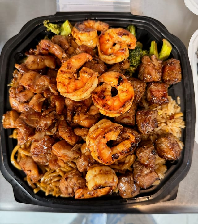 T1. CHICKEN+STEAK+SHRIMP.